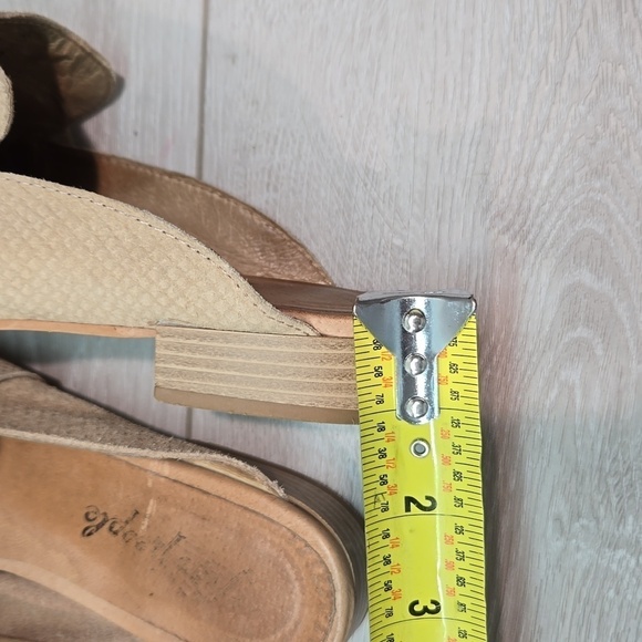 Free People Women At Ease Snakeskin Beige Leather Loafer Mule shoes sz 8.5 - Picture 15 of 16